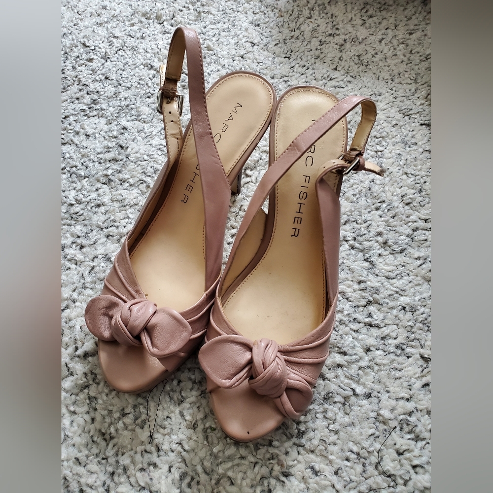 Marc Fisher Sandals Size 7 with cotton candy pink colour, bow details